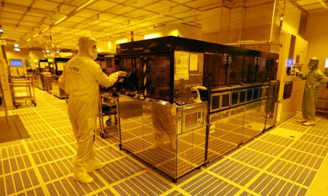 百級(jí)芯片凈化車間 百級(jí)芯片凈化車間